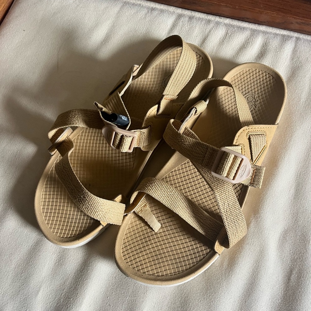 Women’s Chacos Size 9